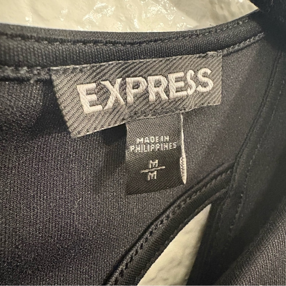 Express Black Asymmetrical Hem Zip-Back‎ Crop Top Women’s Medium Sleveless - Picture 3 of 5